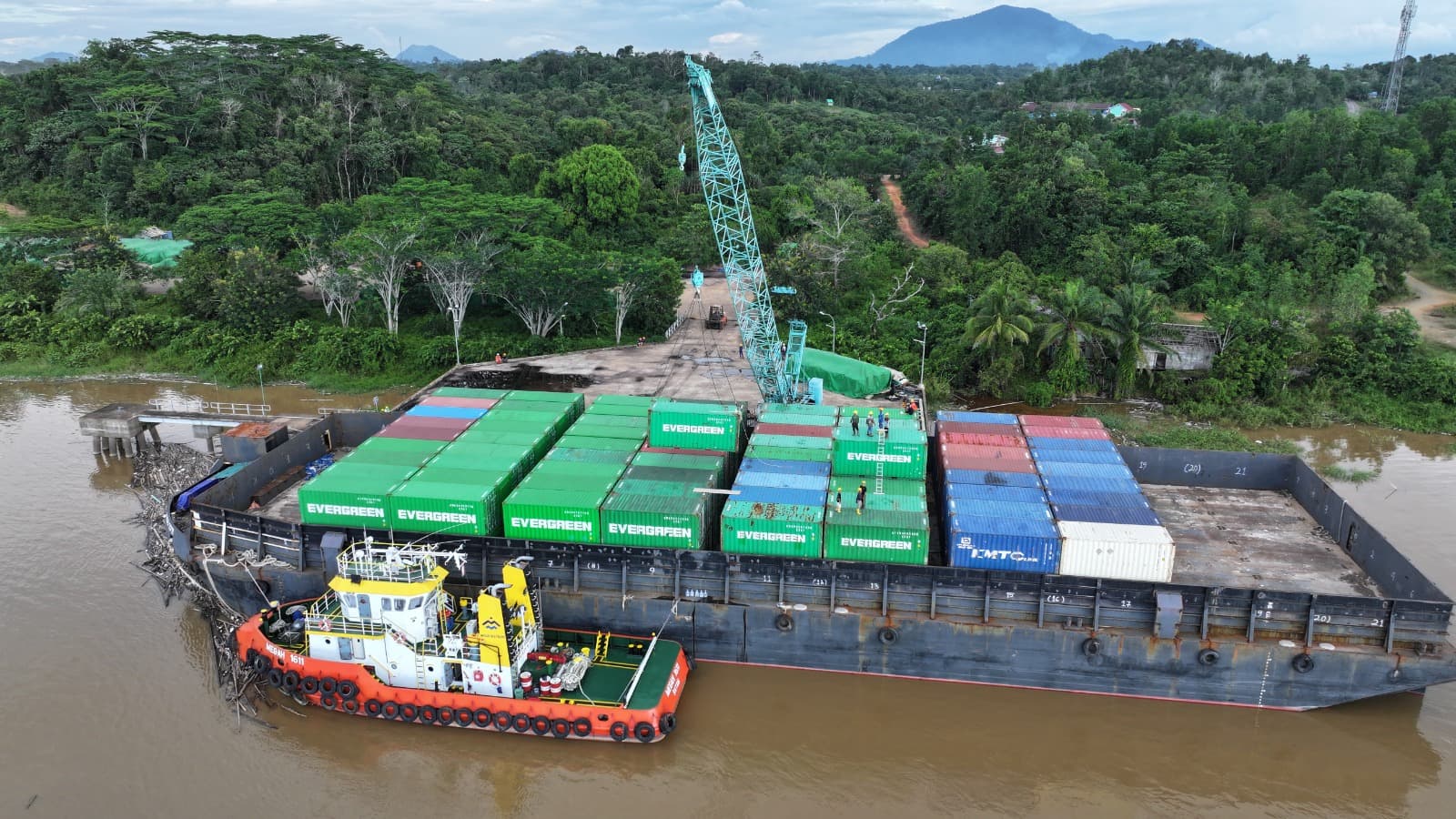 Pergerakan kontainer melalui jalur sungai