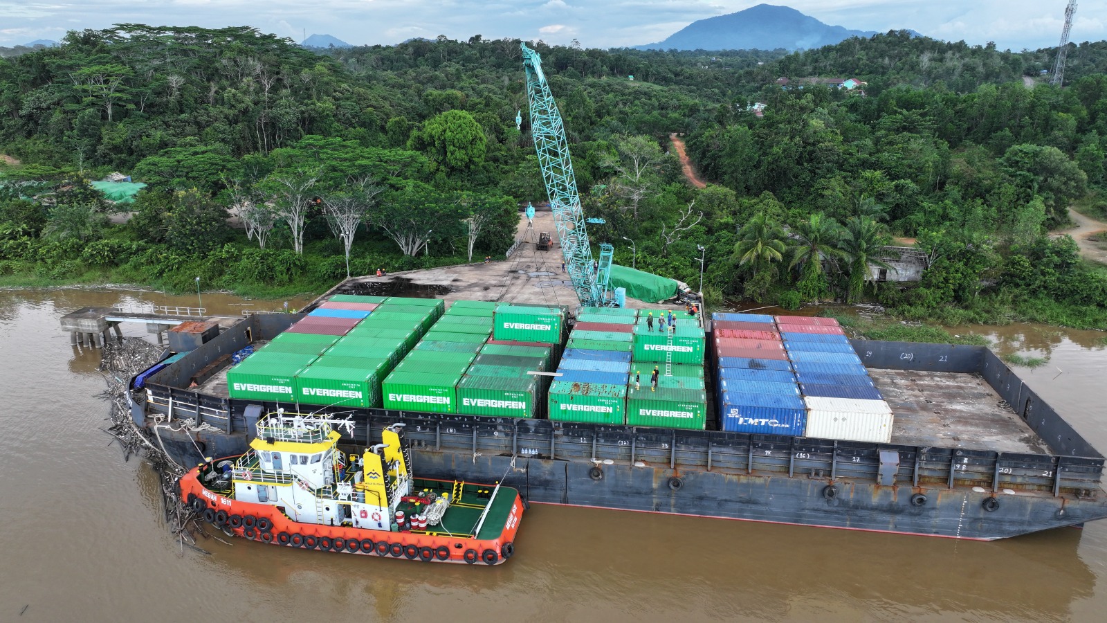 Pergerakan kontainer melalui jalur sungai